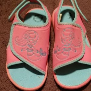 Toddler girl size 9/10 water shoes